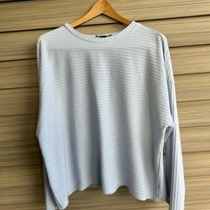 Lightweight sweater